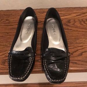 EUC NICKELS SOFT Black Patent loafers 9